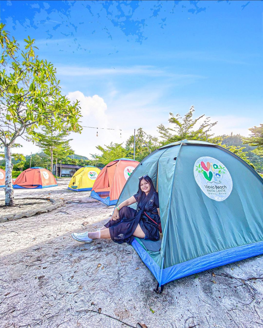 Aktivitas di Pantai Viovio Aktivitas di Pantai Viovio